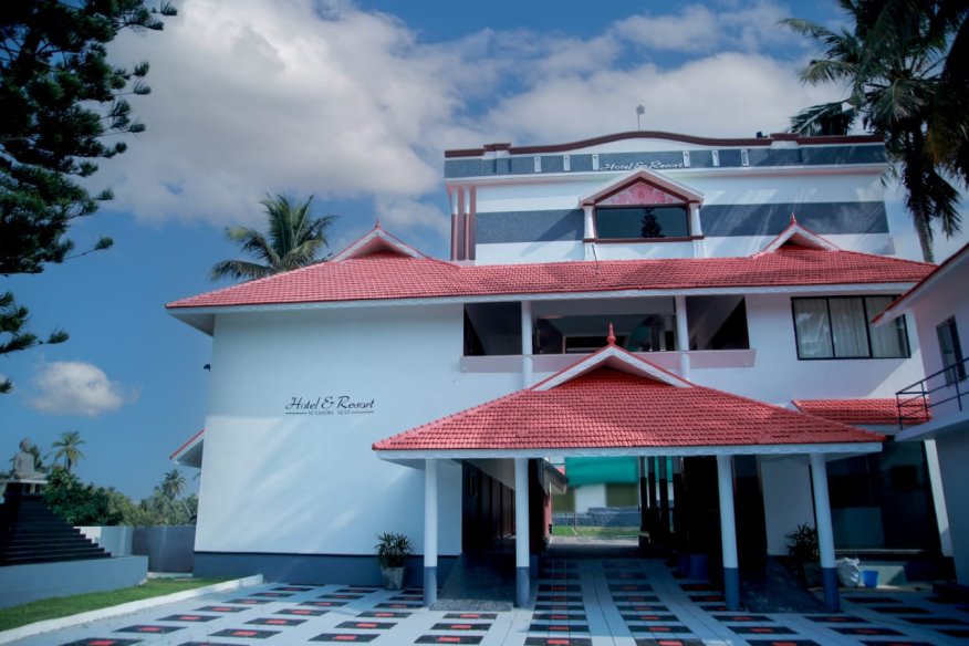 resorts in poovar